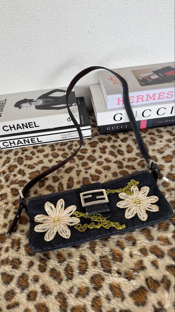 ヴォンテージFENDI花刺繍デニムボディーバッグ