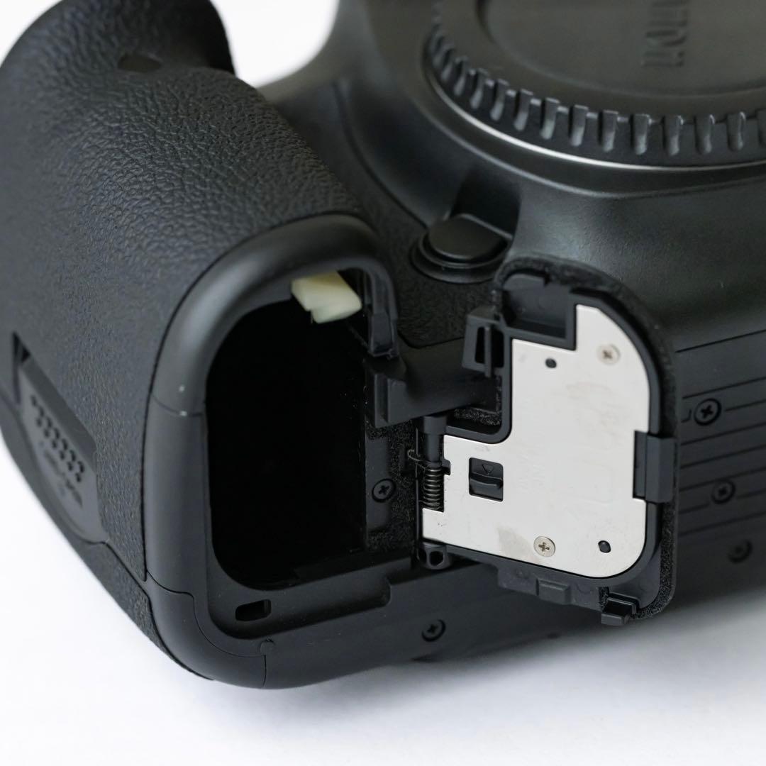再値下げ！【美品】 キャノン EOS 5D sR ボディ(ショット数17602)
