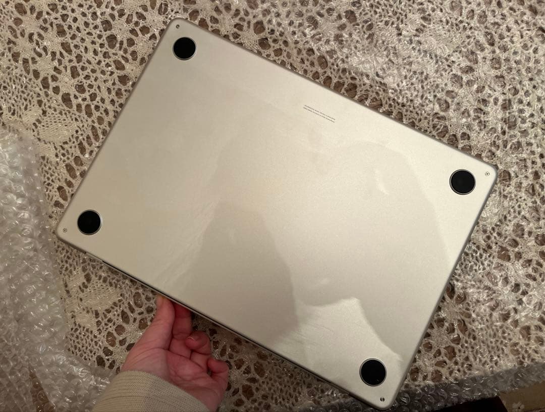 MacBook スターライトM2チップ搭載　13インチ