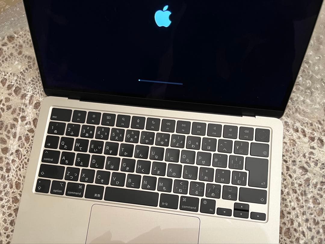 MacBook スターライトM2チップ搭載　13インチ