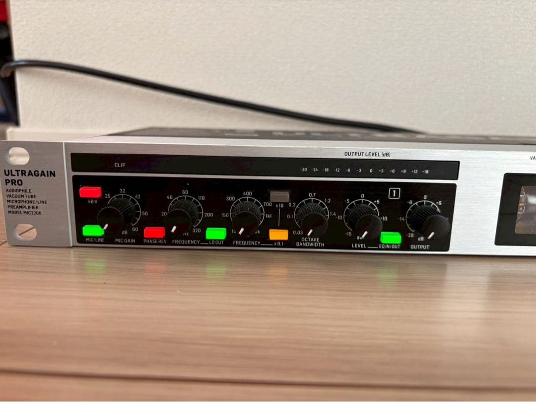 【美品】ベリンガー ULTRAGAIN PRO MIC2200 マイクプリアンプ