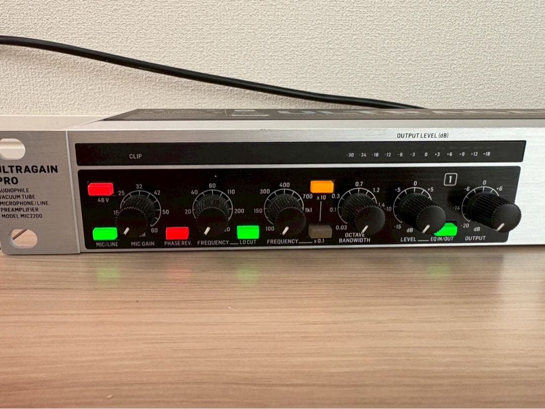 【美品】ベリンガー ULTRAGAIN PRO MIC2200 マイクプリアンプ