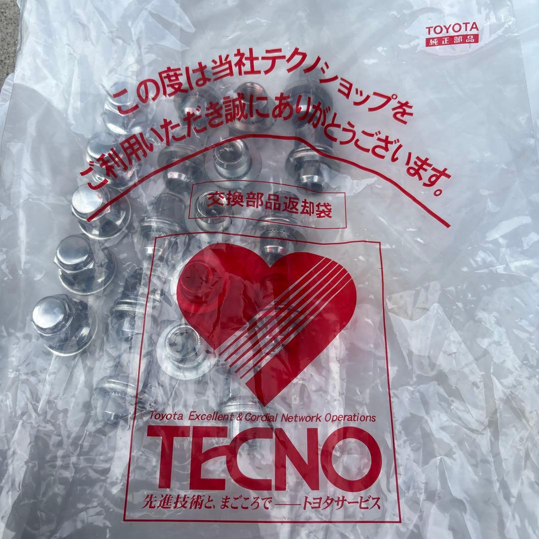 値下！［3/4本目］新車外しトヨタ新型ヴォクシーS-Zハイブリッドホイールタイヤ