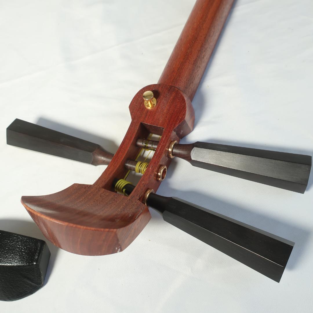 美品 津軽三味線 鼈甲撥 楽器ケース 予備弦 付属 和楽器