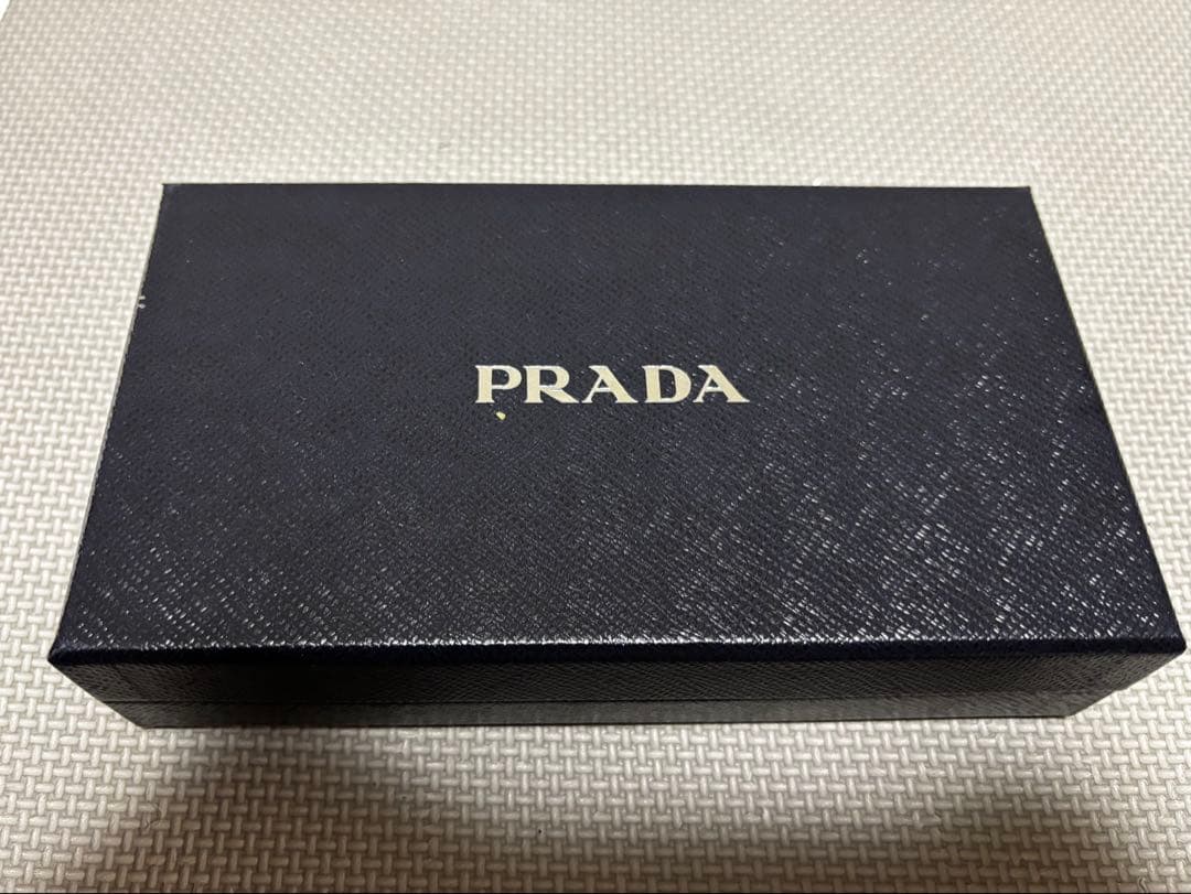え*ん様 【新年特価】PRADA プラダ 水色 レザー 長財布 ショッパー付き