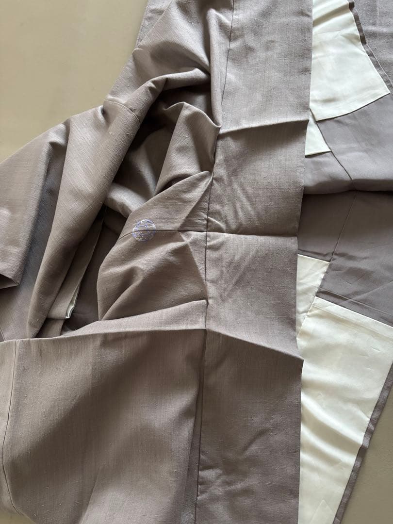 〈訳あり価格〉正絹 無地 袷 結城紬 グレイッシュパープル 洒落紋 波に千鳥