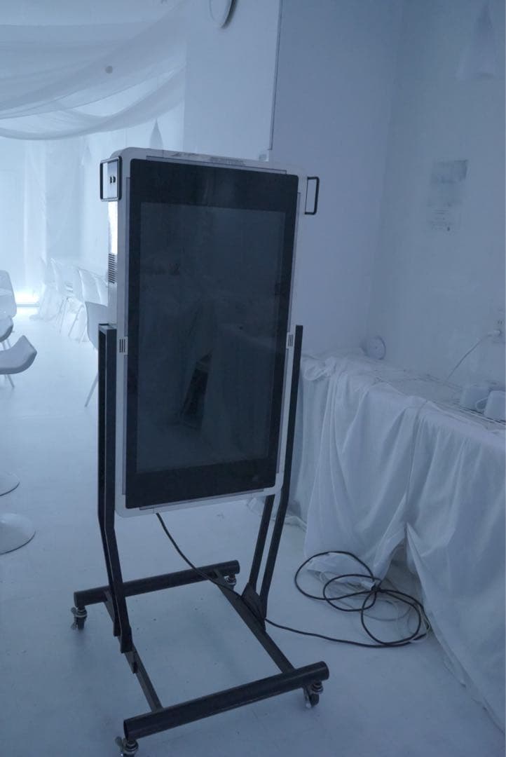 大型スタンド式LEDモニター/店頭用ディスプレイ