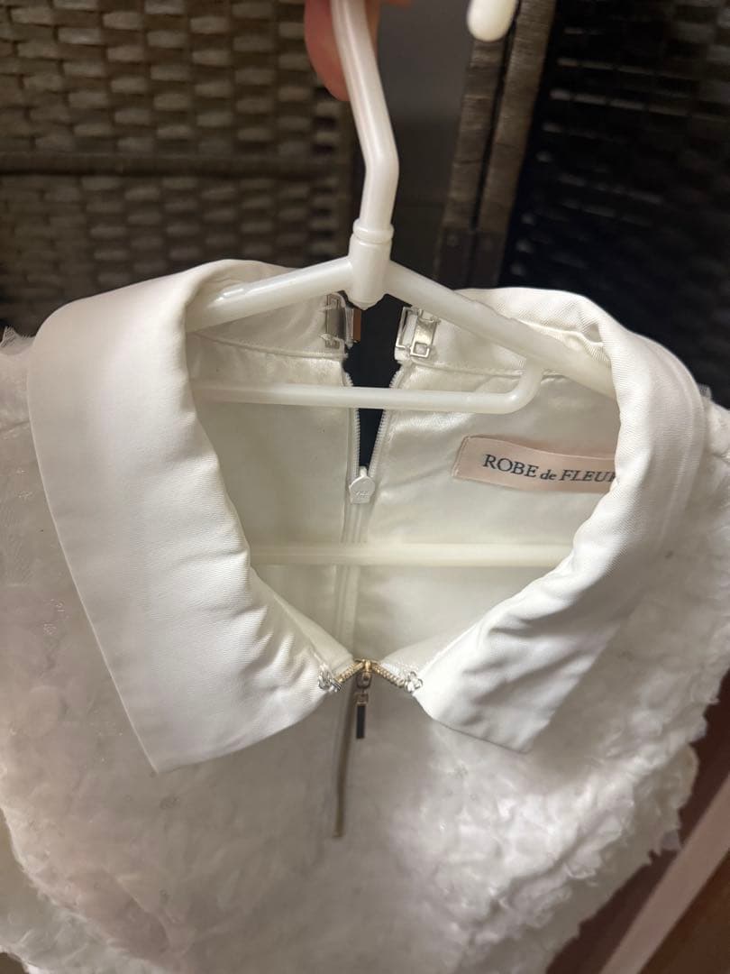 襟つきフラワーレースサテンミニキャバドレス