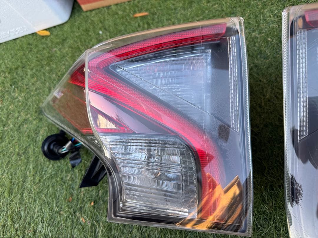 TOYOTA プリウス50系前期　純正テールランプ 左右セット