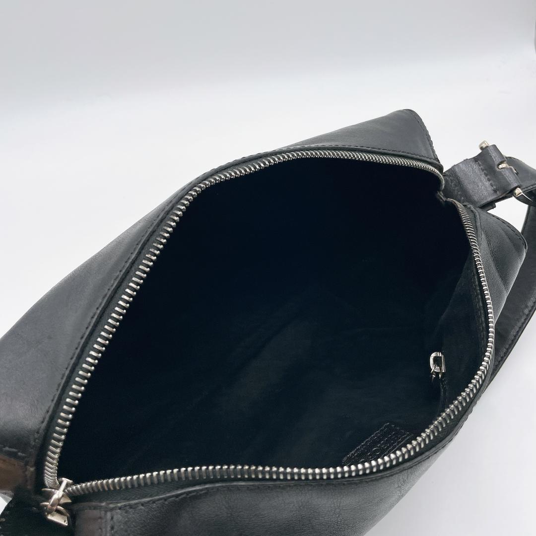 良品 HIROFU オールレザーワンショルダーバッグ 筒型 Hロゴ 黒f483