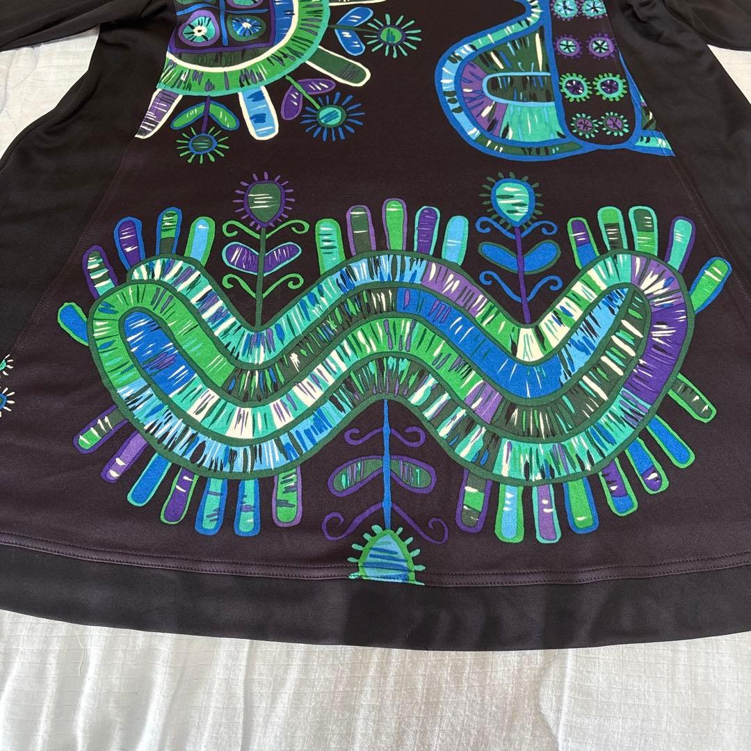 『未使用に近い』⭐️トクコプルミエヴォル⭐️黒地に幾何学模様の素敵な長袖チュニック❣️