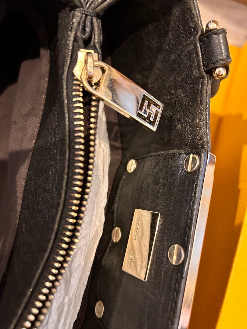 ❤️美品❤️ FENDI 黒 レザー ショルダーバッグ