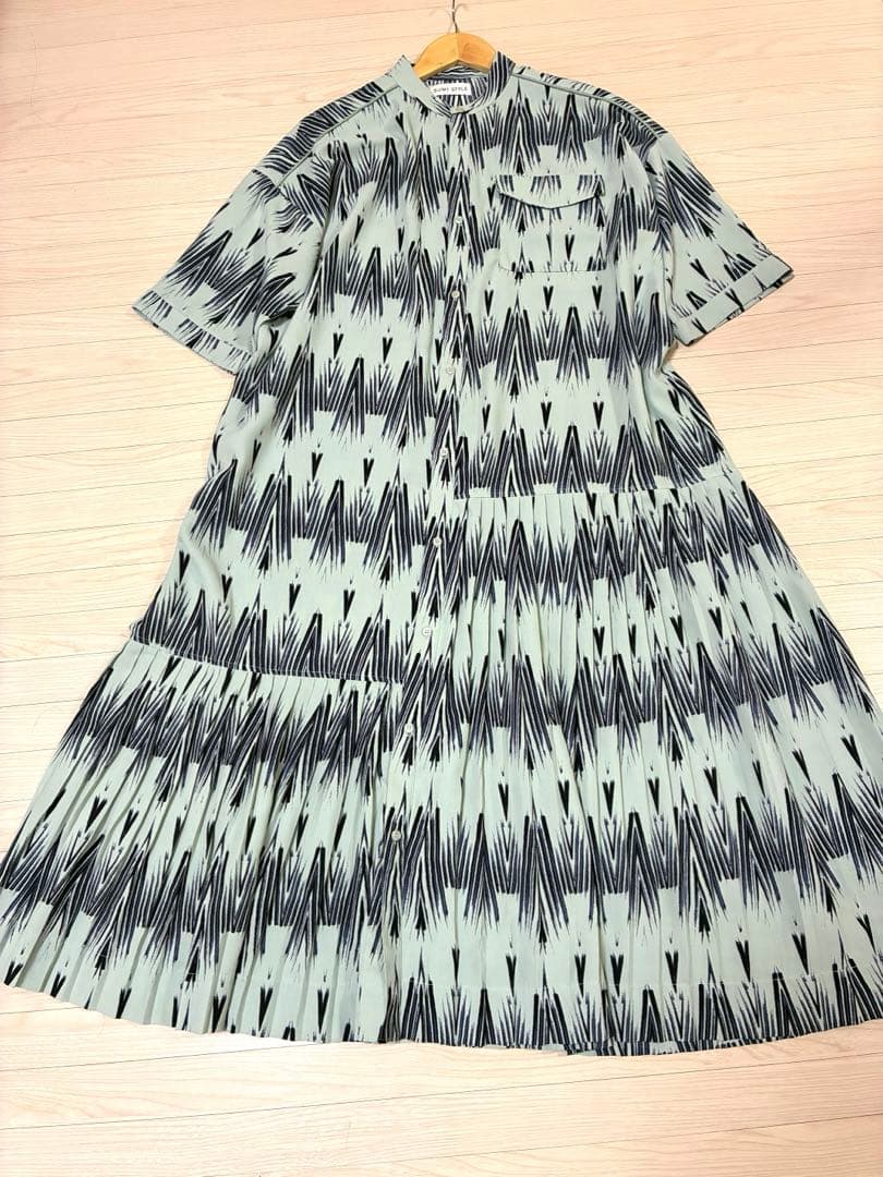 【美品】イアパピヨネ 七分袖アンダープリーツ柄プリントワンピース