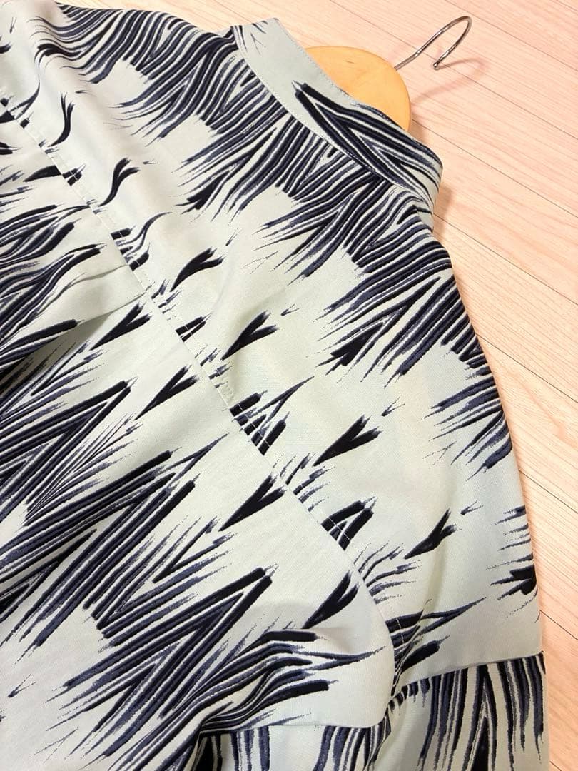 【美品】イアパピヨネ 七分袖アンダープリーツ柄プリントワンピース