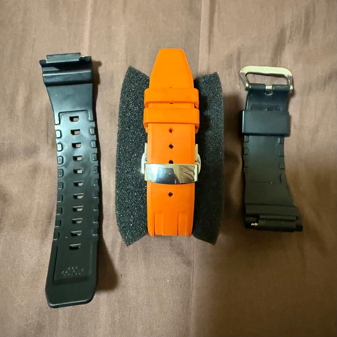 sige CASIO G-SHOCK GM-2100-1AJF