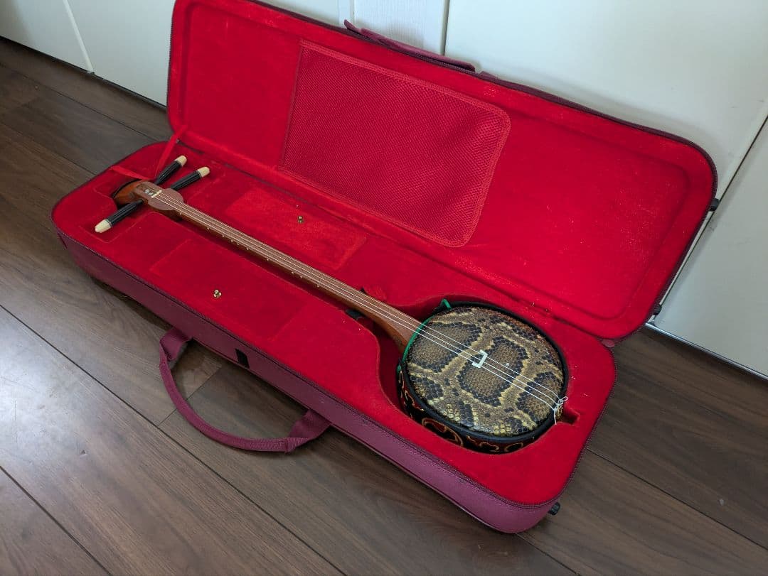 美品沖縄 三味線 本体ソフトケース付き 初心者向き 水牛爪