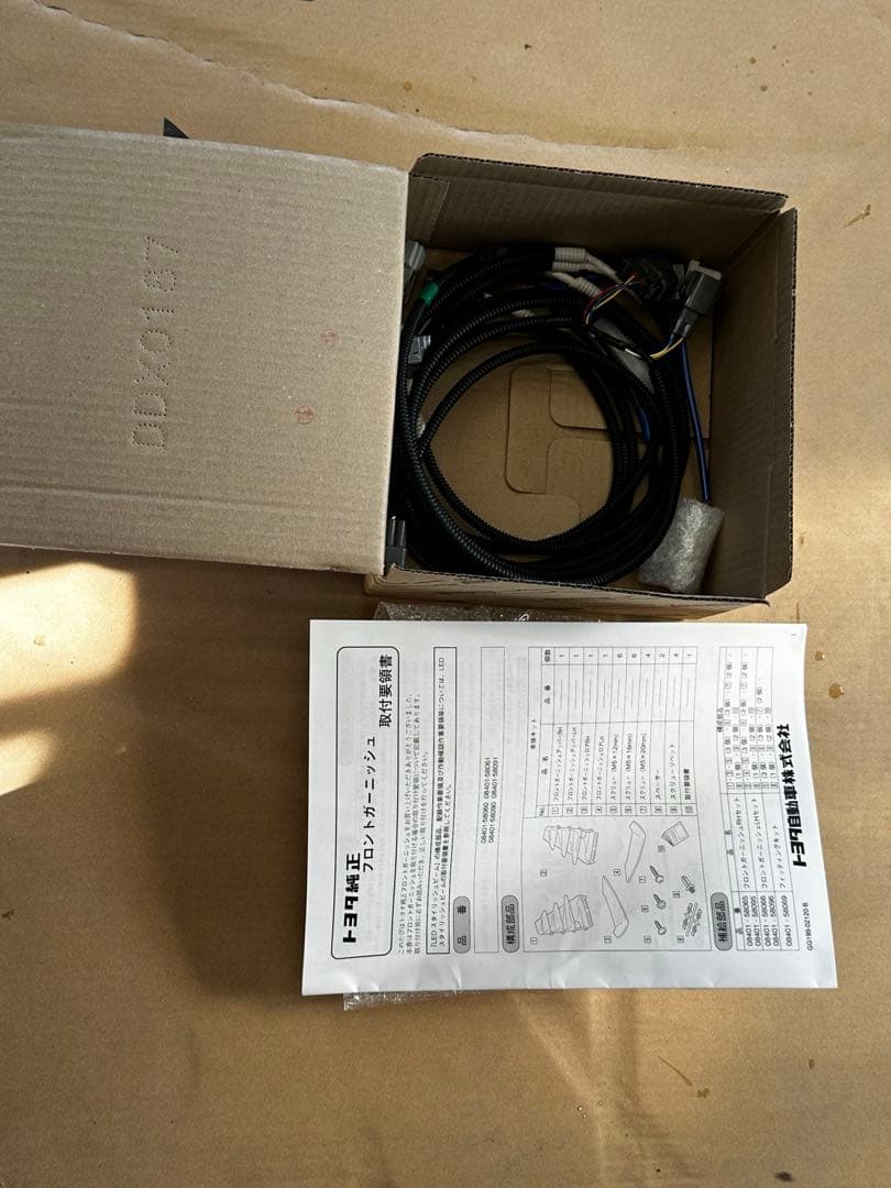 トヨタ純正　30アルファード　フロントガーニッシュ　配線付き