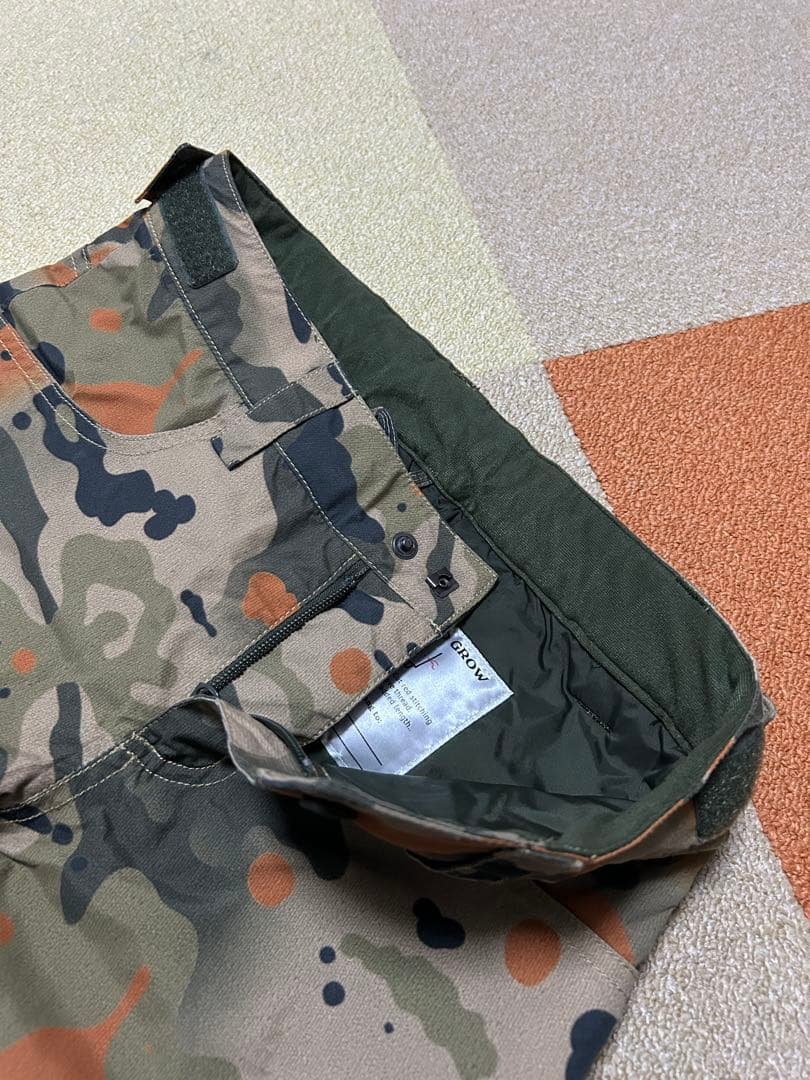 BURTON 迷彩柄 スノーボードウェア Mサイズ