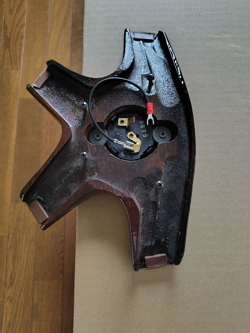 モモダークウッドハンドル 4本スポーク フルパッド付き