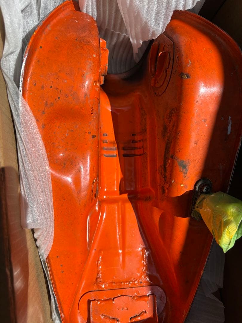 スズキグラストラッカービックボーイ純正タンクNJ47Aオレンジ色ブラック色ラバー