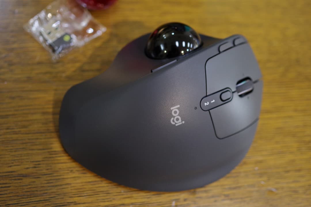 logicool MX ERGO S（黒玉+赤玉）