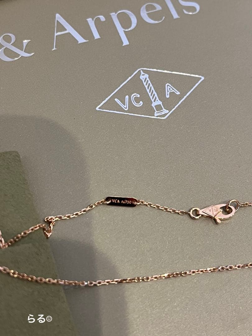 Van Cleef & Arpels スウィート　アルハンブラ・カーネリアン