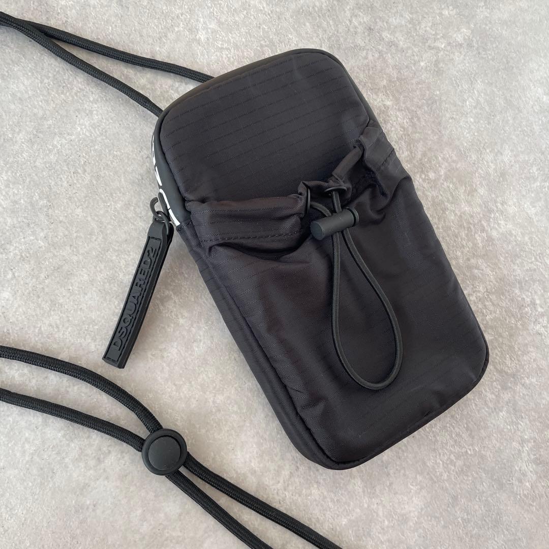 美品【完売】DSQUARED2（ディースクエアード）ナイロンネックポーチ