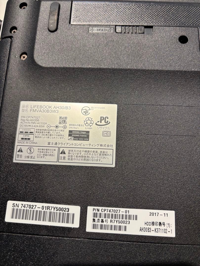 Fujitsu LIFEBOOK AH30/B3 ノートPC