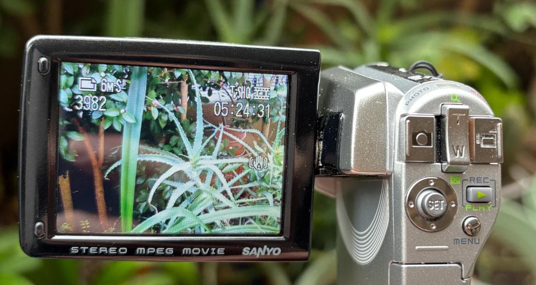 デジタルムービーカメラ SANYO DMX-CG6型