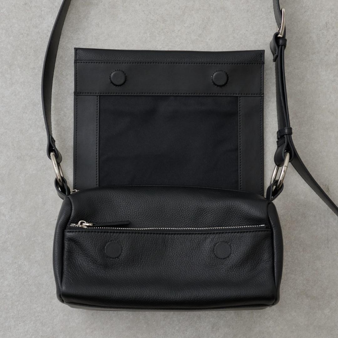 【新品タグ付】ビアズリー レザー ボディバッグ ブラック