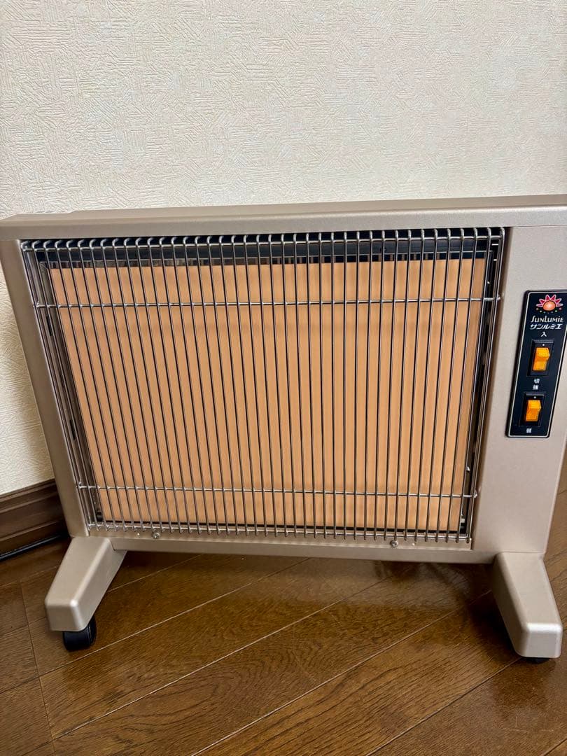 サンルミエ キュート （パールゴールド） 電気ヒーター 遠赤外線ヒーター