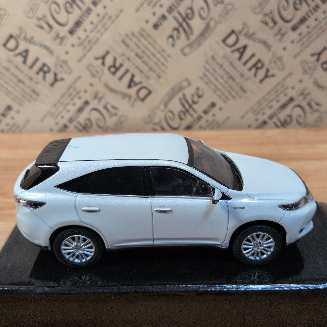 トヨタ ハリアー カラーサンプル ホワイトパールクリスタルシャイン 1/30