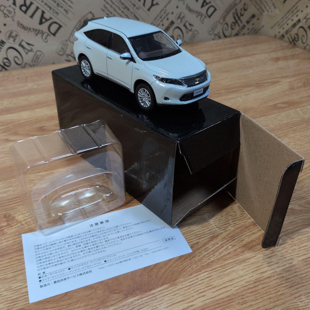 トヨタ ハリアー カラーサンプル ホワイトパールクリスタルシャイン 1/30