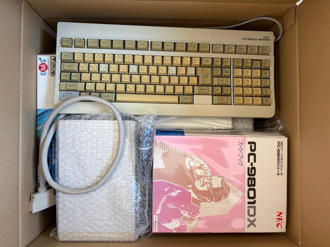 PC-9801 DX と外付けHDDとキーボード