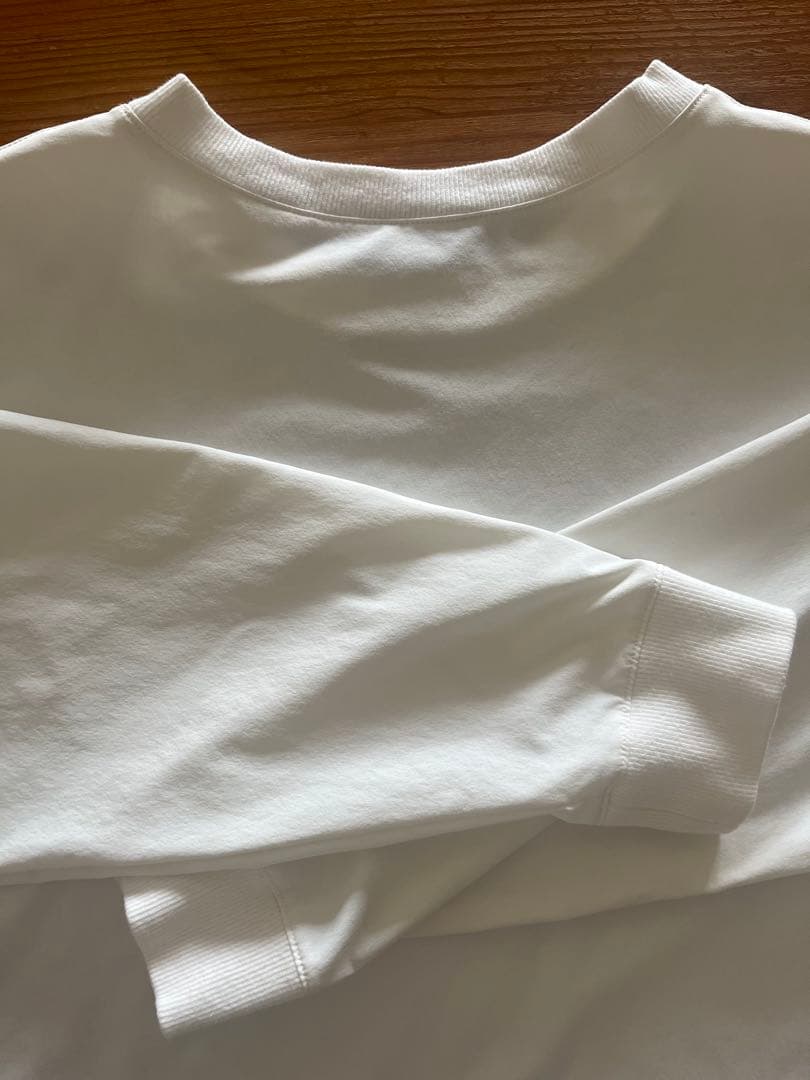 OUR　アワーホーム　ハリ感素材のチュニック丈プルオーバー　ホワイト