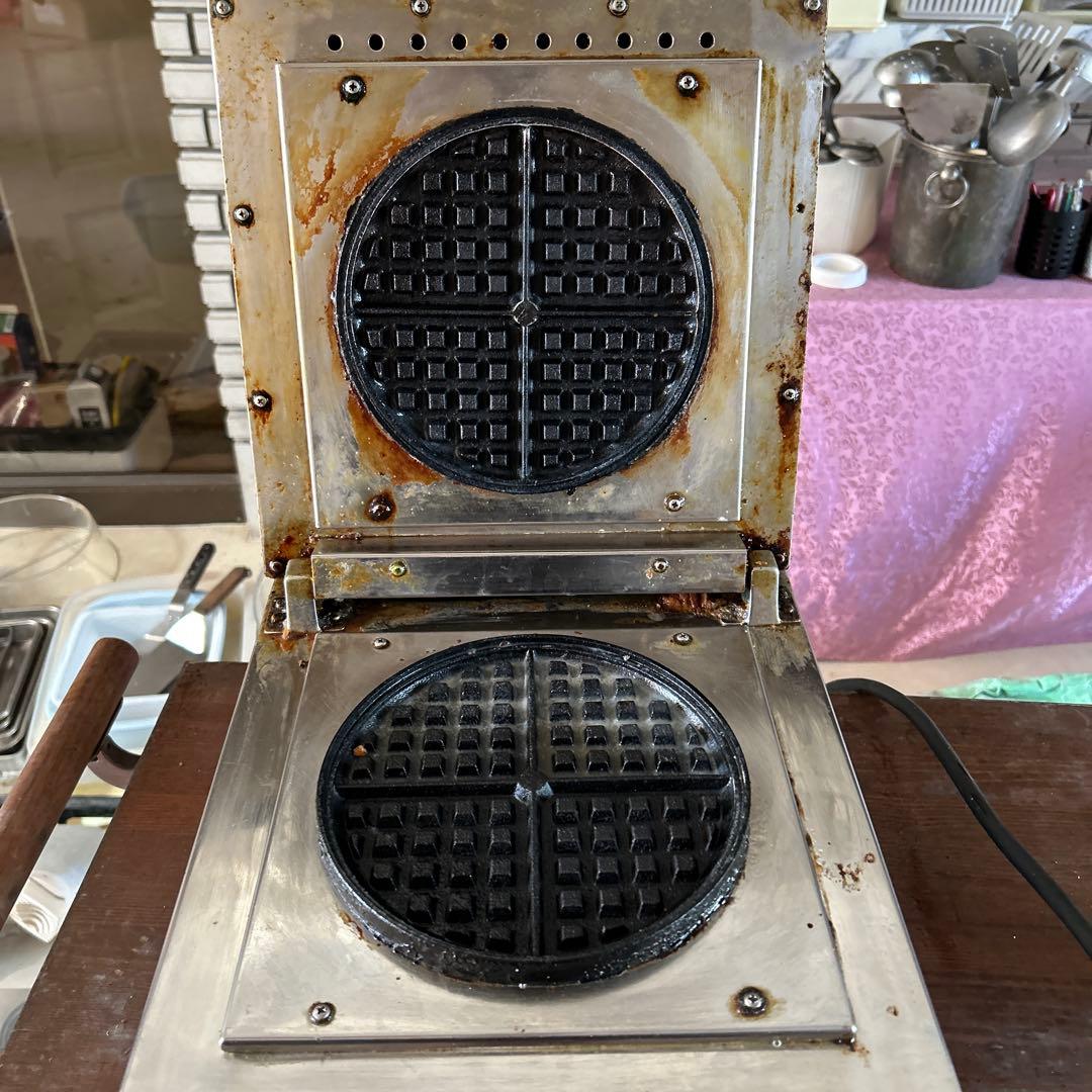 動作確認済　サンテック　ワッフルメーカー　油汚れあり、台座がない。