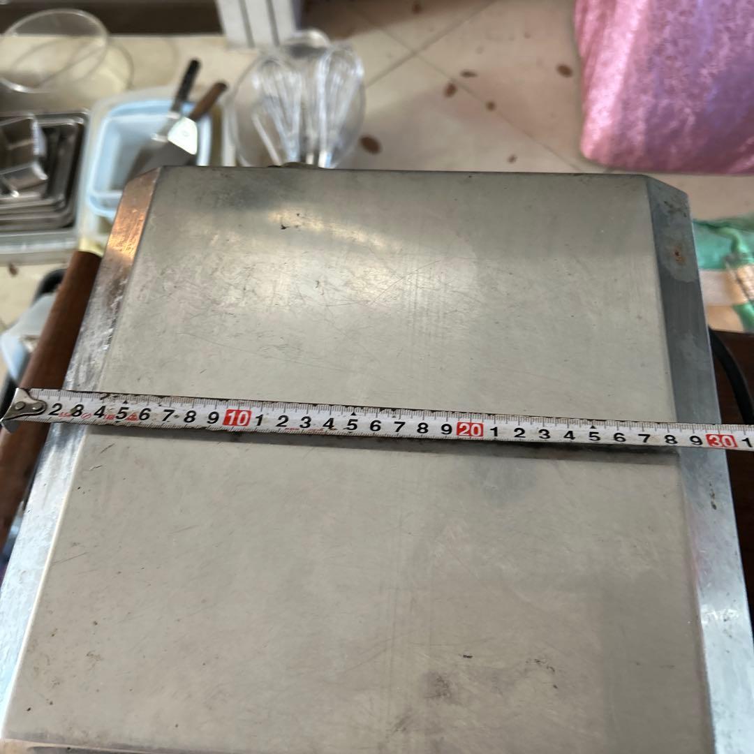 動作確認済　サンテック　ワッフルメーカー　油汚れあり、台座がない。