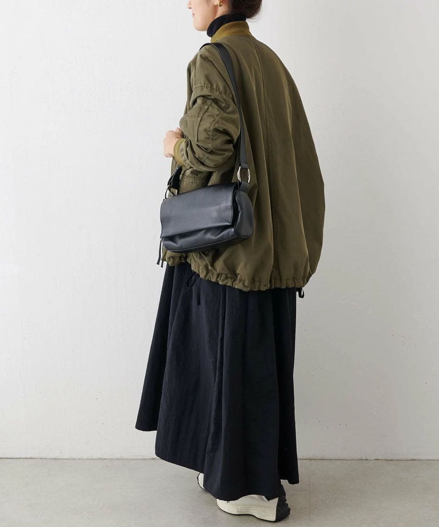 BEARDSLEY ピアズリー　レザーボディバッグ　ブラック