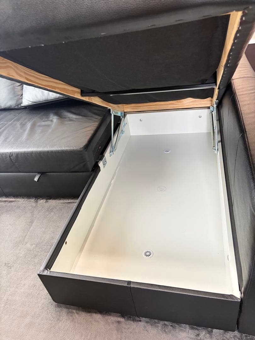 IKEA　FRIHETEN フリーヘーテン