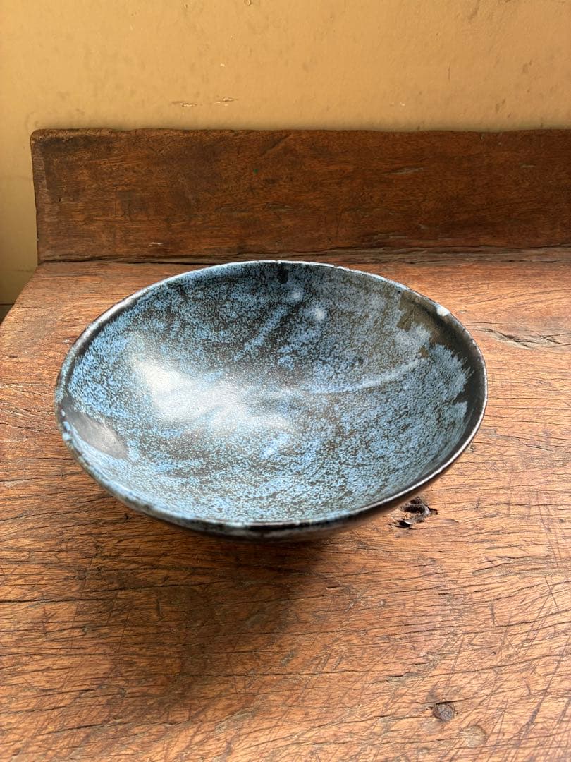小野哲平作 19.5cm 青色と黒の陶器ボウル