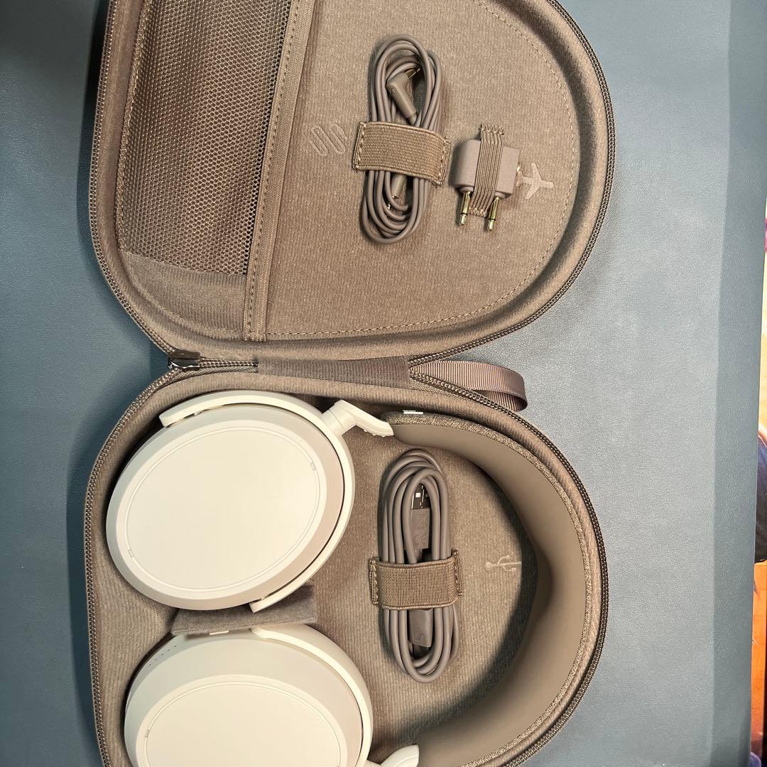 ワイヤレスヘッドホン ホワイト