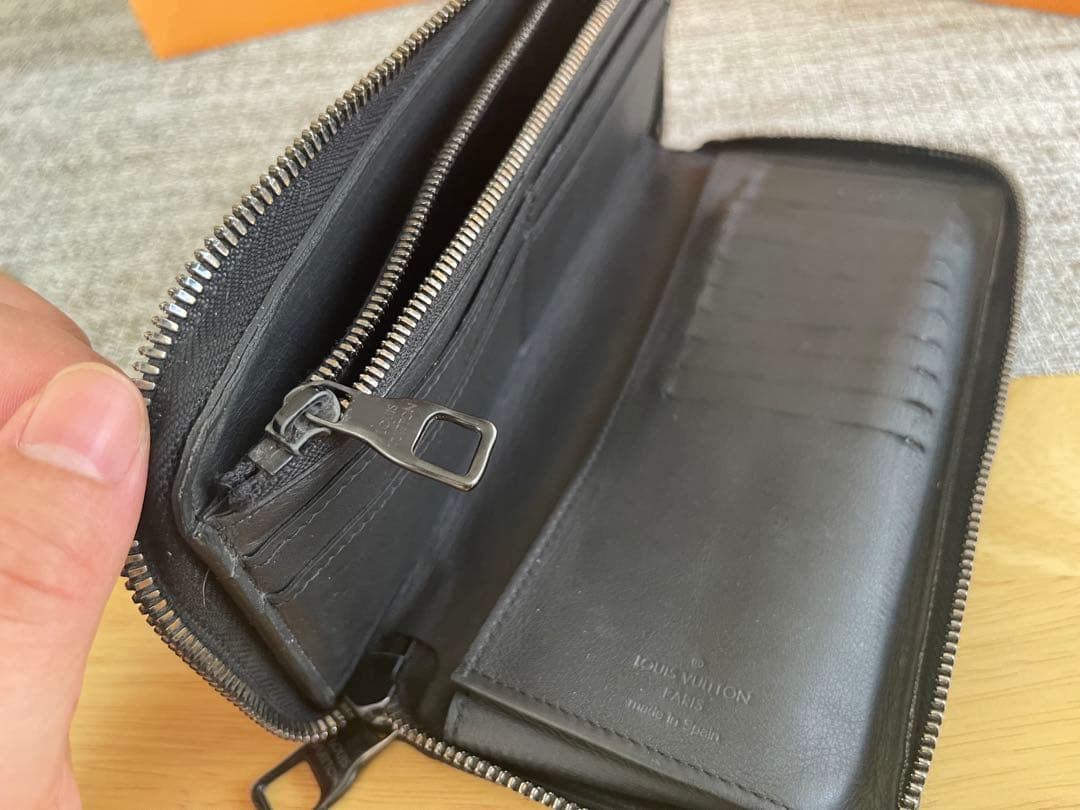 Louis Vuitton ブラックレザー 長財布