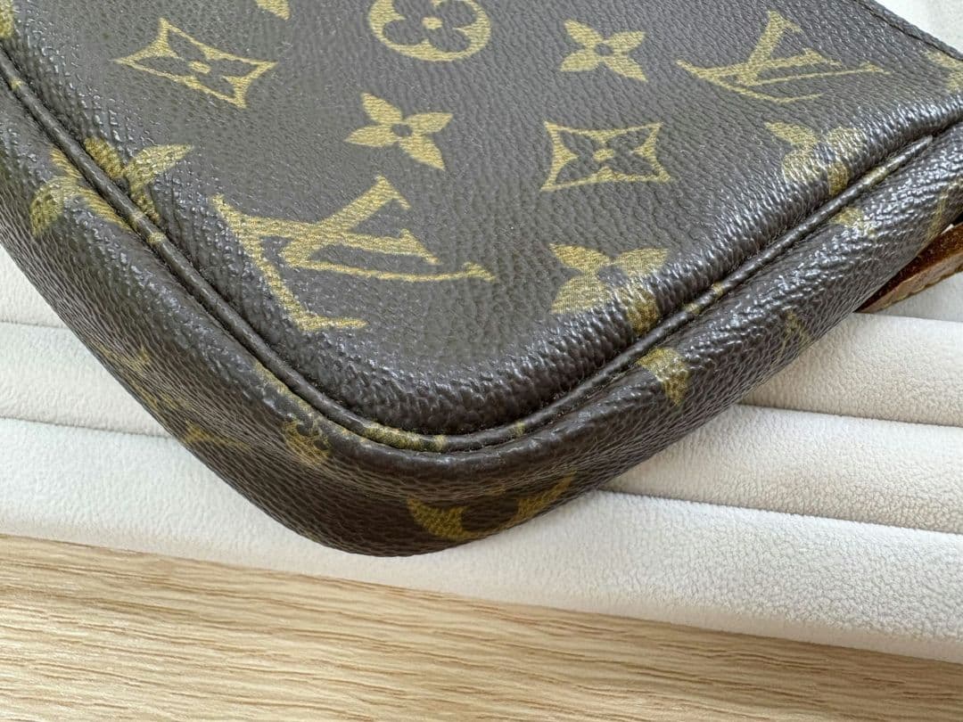 LOUIS VUITTON モノグラム アクセソワール