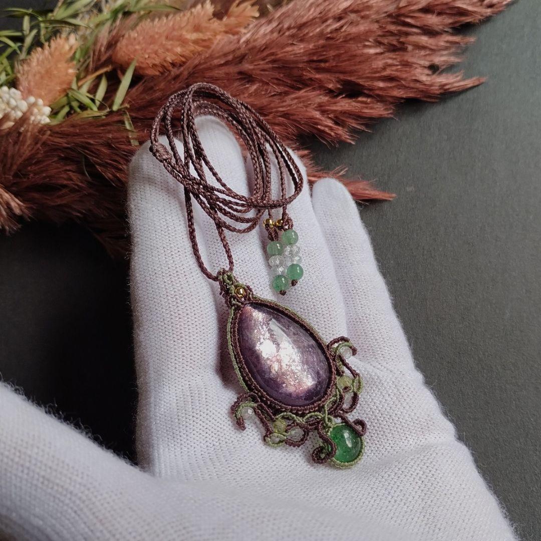 レピドライト＆グリーンストロベリークォーツのマクラメ編みネックレス　天然石