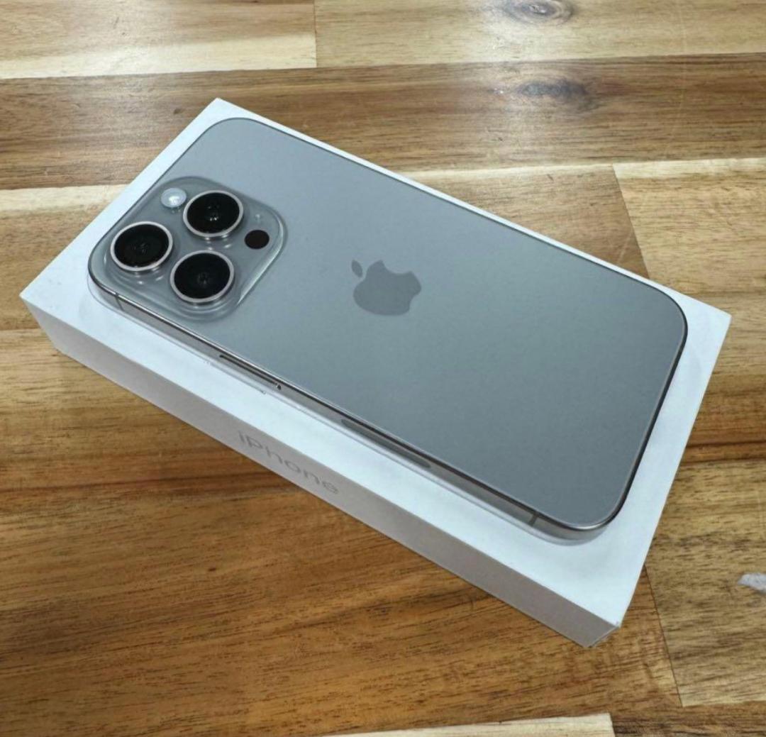 美品　iPhone 15 Pro 256gb SIMフリー版