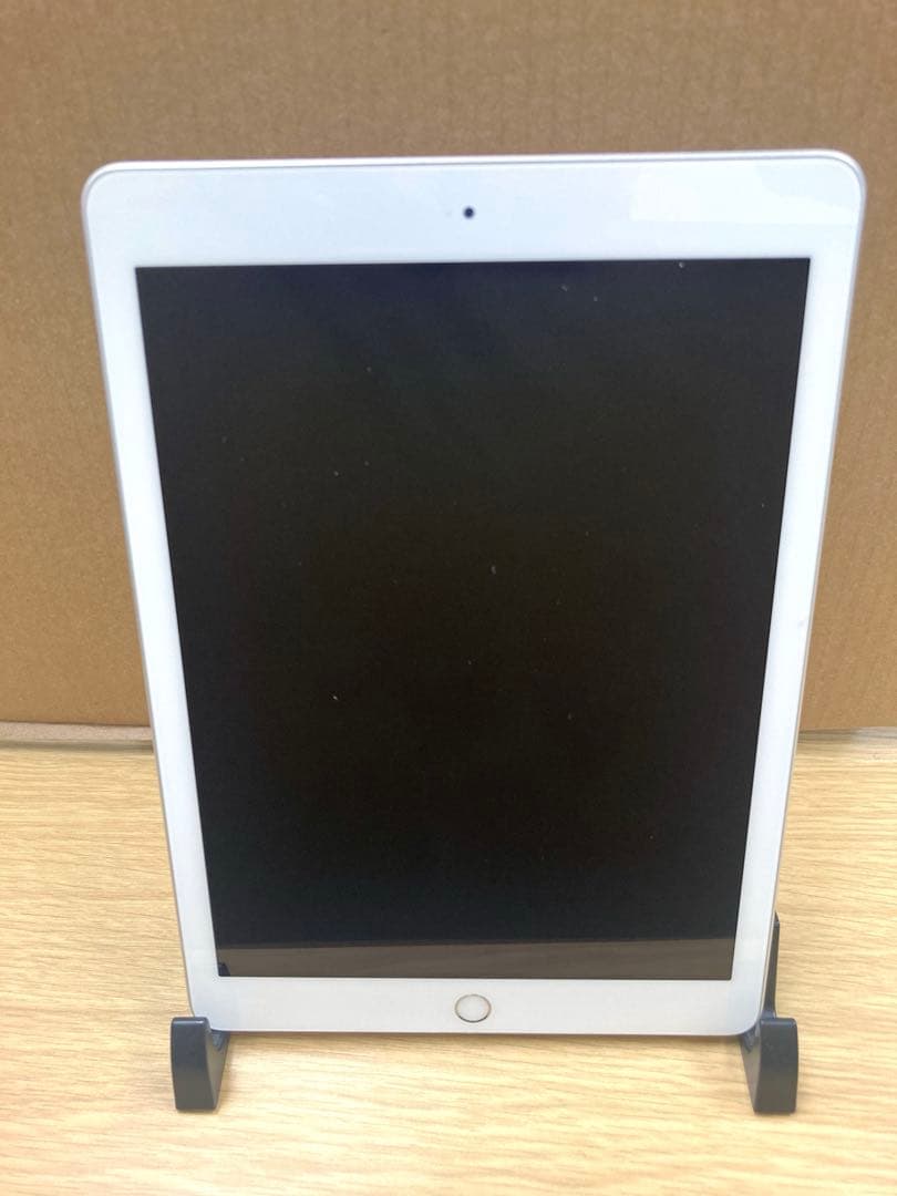 iPad 第6世代 32GB シルバー wifiモデル