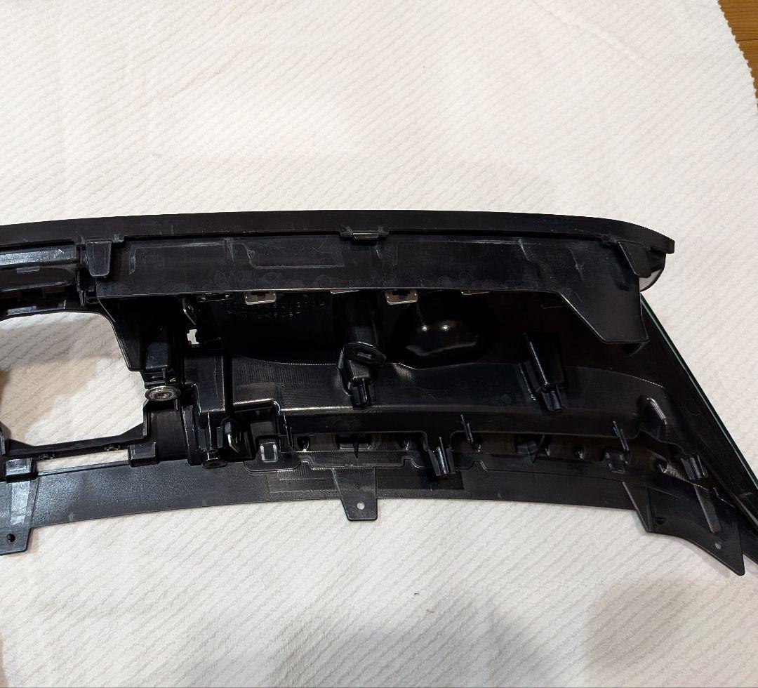 60ハリアー後期　ラジエーターグリル中古