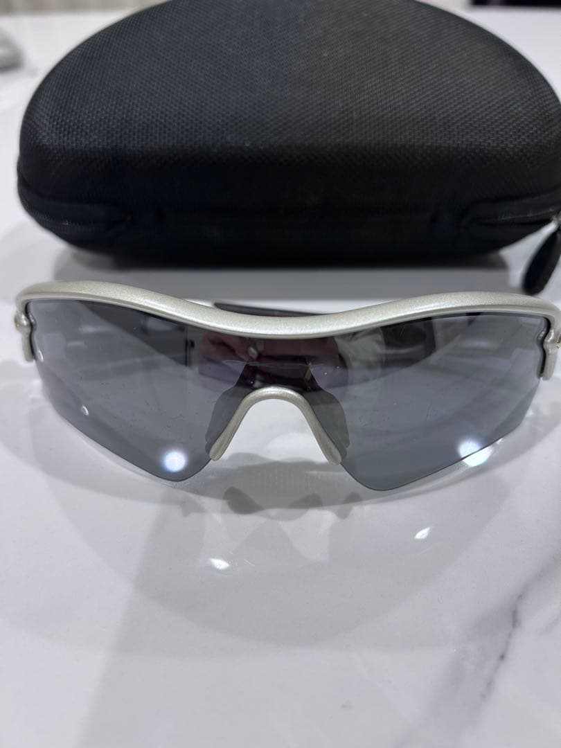 オークリー　サングラス　美品　ケース付