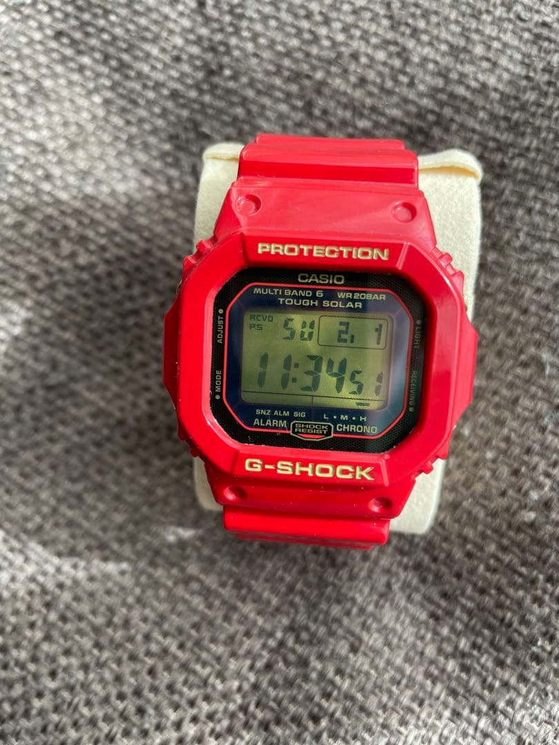 未使用（部屋で数回付けた程度）30周年限定、赤G-SHOCK