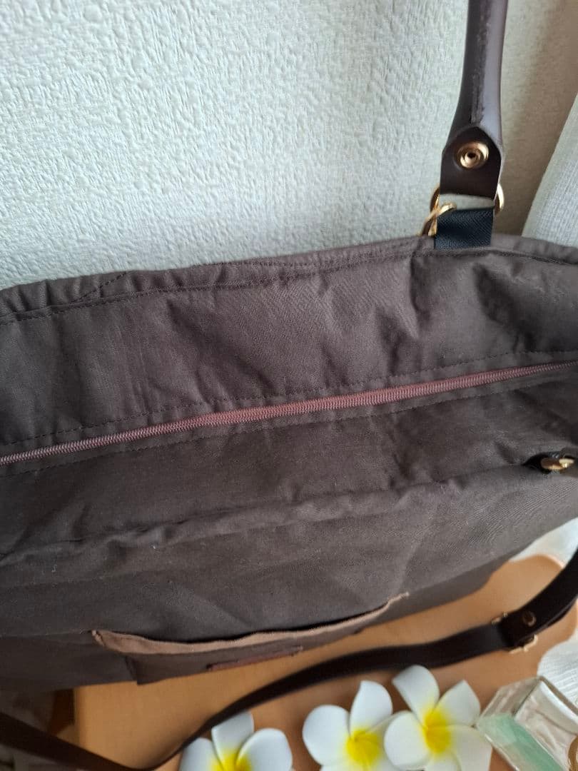 ハワイアンキルトバッグ　2WAY バス　横長　革タグチャーム付　ファスナーバッグ